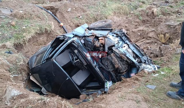 Şarampole Devrilen Otomobil Hurdaya Döndü