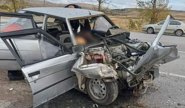 Feci Kaza! Traktörle Çarpışan Otomobil Sürücüsü Öldü