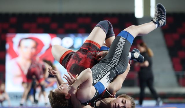 Mahmut Atalay Kadınlar Türkiye Güreş Şampiyonası, Çorum'da Başladı