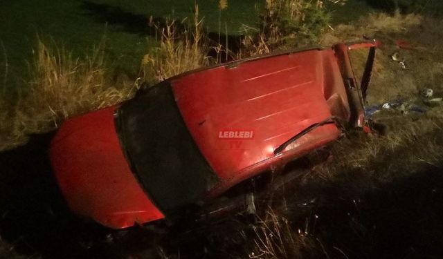 Su Kanalına Düşen Otomobildeki 2 Kişi Yaralandı