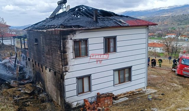 Köy Evinde Çıkan Yangın Korkuttu