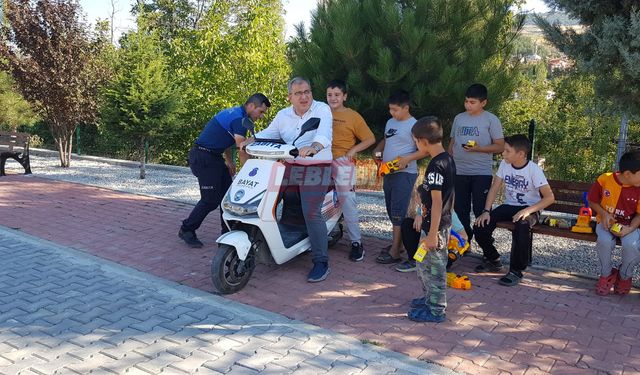 Başkan Ünlü’ den Çocukların Yüzünü Güldüren Aktivite