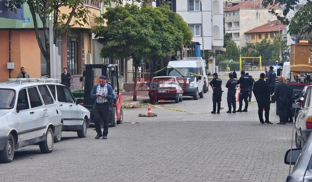 Cinnet Getiren Adam Akrabalarına Kurşun Yağdırdı