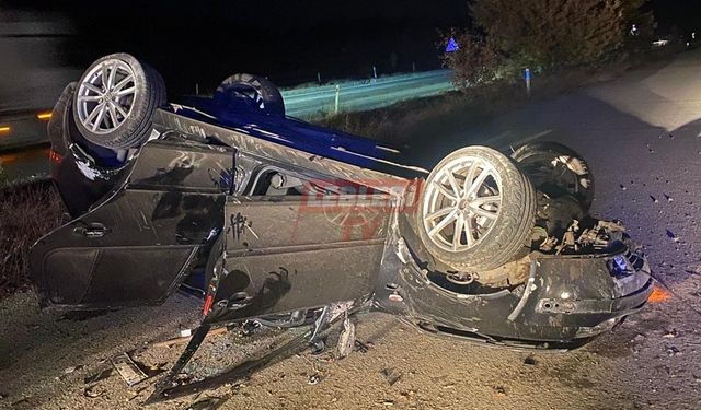 Takla Atan Otomobil Yol Kenarına Devrildi: 4 Yaralı