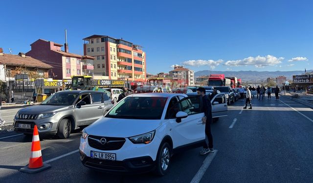 27 Yıllık Kavşak Kapatıldı, Vatandaşlar Eylem Yaptı!