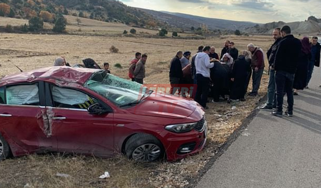 Tarlaya Uçan Otomobildeki 4 Kişi Yaralandı