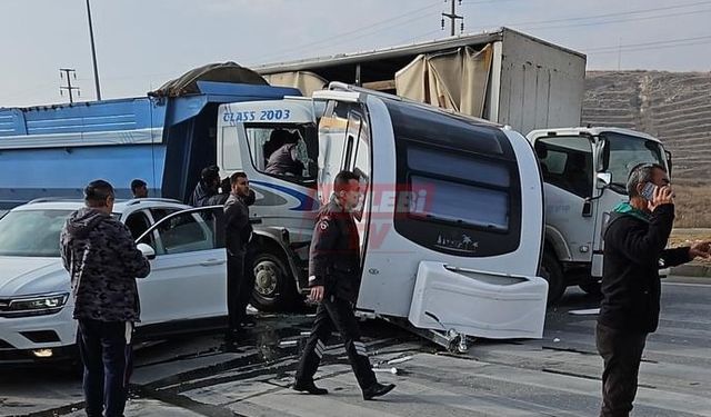 Çorum'da Zincirleme Kaza: 2 Yaralı