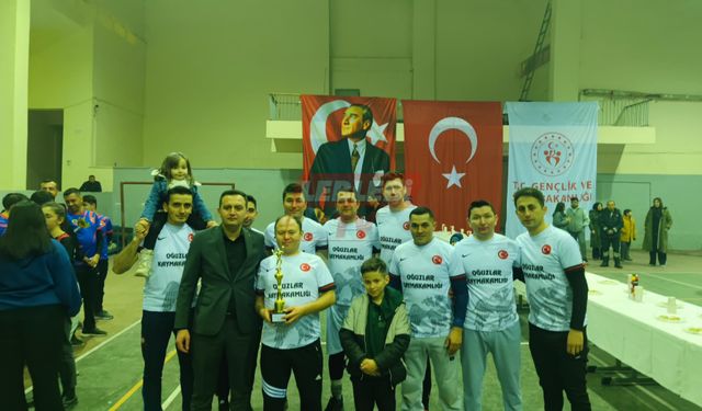 Oğuzlar'daki Voleybol Turnuvasında Kamakamlıkspor Şampiyon Oldu