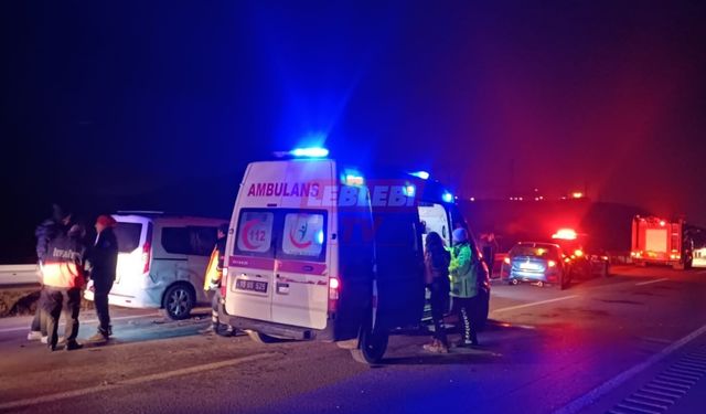 Otomobil İle Ticari Araç Çarpıştı: 6 Yaralı