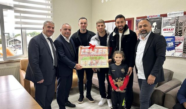 Dodurga'da 70 Öğrenciye Kışlık Kıyafet Hediye Edildi
