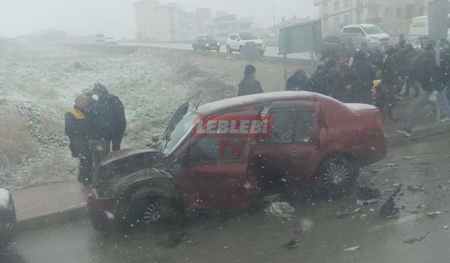 3 Araç Birbirine Girdi Ortalık Savaş Alanına Döndü
