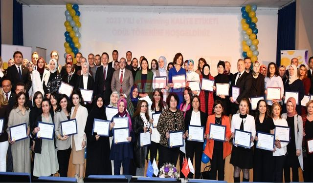 2023 Yılı eTwinning Kalite Etiketi Alan İdareci Ve Öğretmenlere Belgeleri Verildi