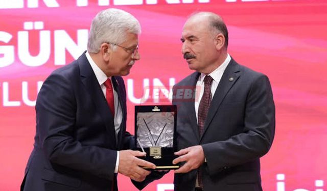 Vali Ali Çalgan'a Türk Veteriner Hekimleri Birliği Hizmet Ödülü