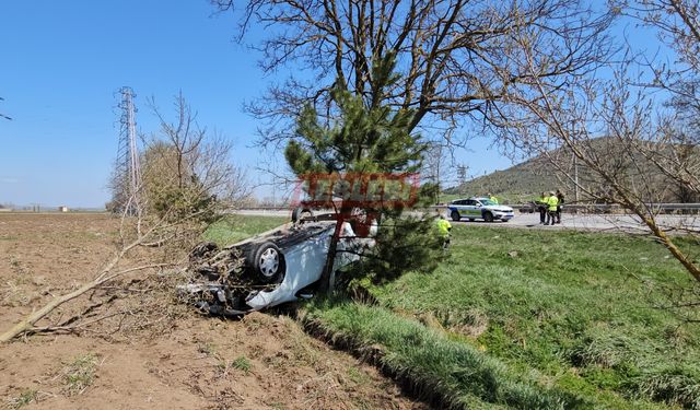 Devrilen Otomobilin Sürücüsü Ölümden Döndü