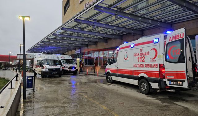 Çorum'da Tamir Etmeye Çalıştığı Traktör Üzerinden Geçen 16 Yaşındaki Genç Ağır Yaralandı