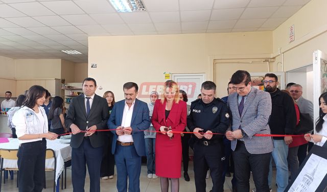 Mecitözü’nde Gençler Resim Sergisi Açtı