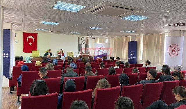 İskilip Kaymakamı Polat Üniversite Öğrencilerine Kaymakamlık Mesleğini Anlattı