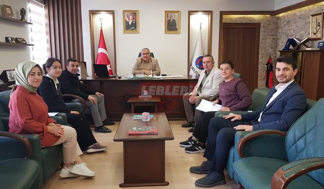 Öğrenciler Çıkaracakları Dergi İçin Başkan Ünlü İle Görüştü