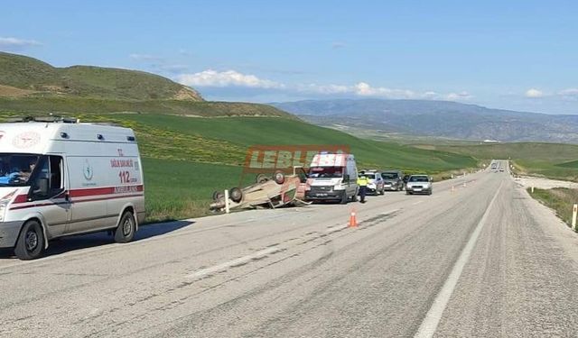 Lastiği Patlayan Otomobil Takla Attı: 4 Yaralı