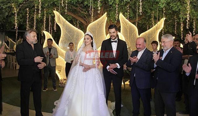 Şehit Oğlunun Düğününe Oktay Kaynarca Da Katıldı