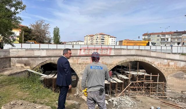 Başkan Dere, Tarihi Paşa Köprüsü’nde İncelemelerde Bulundu