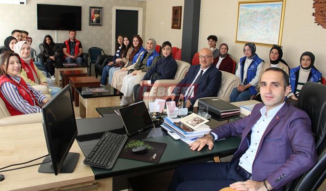 Çorum Gençlik Merkezi Gönüllü Gençleri Kaymakam Polat’ı Ziyaret Etti