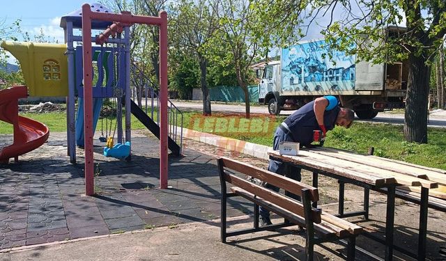 Osmancık Belediyesi Oturma Gruplarının Bakım Onarımını Yaptı