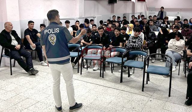 Sungurlu’da Öğrencilere Güvenli İnternet Eğitimi Verildi