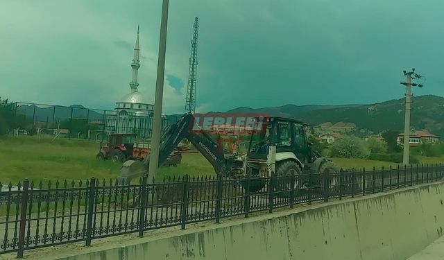 Osmancık’ta Yol Üzerinde Kalan Direkler Kaldırıldı