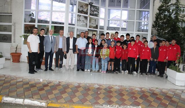 İskilip Kaymakamı Polat Güreşçilerle Bir Araya Geldi