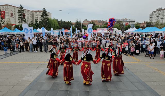 "Ailemiz, Geleceğimiz" Temalı "Aile Yılı" Festivali Beğeni Topladı