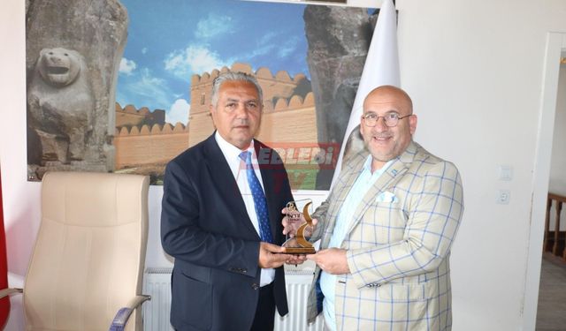 "Yılın İlçe Belediye Başkanı Boğazkale Belediye Başkanı Adem Özel"