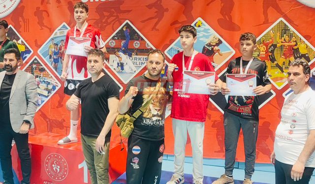 Mehmet Emin Öztemiz Muay Thai’de Türkiye Şampiyonu Oldu
