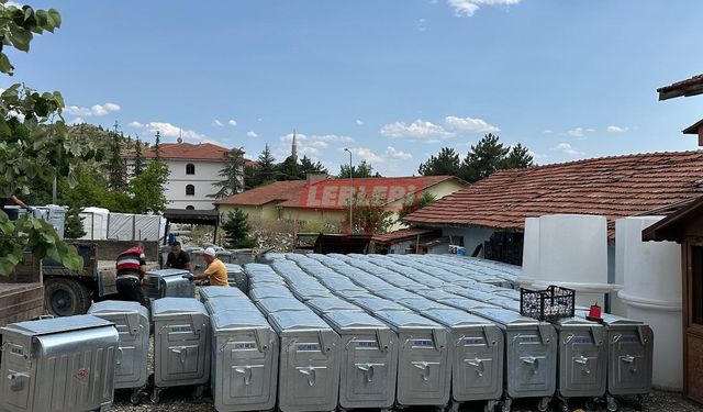 Bakanlıktan İskilip’e 165 Çöp Konteyneri Hibe Edildi