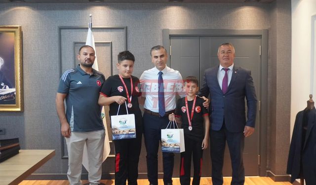 Minik Güreşçiler Osmancık Kaymakamı Duman’ı Ziyaret Etti
