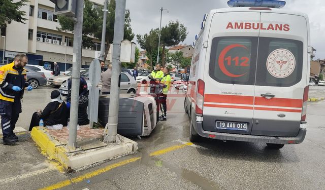 Otomobil İle Üç Tekerlekli Araç Çarpıştı: 4 Kişi Yaralı