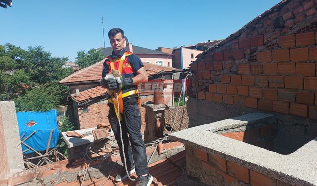 Havalandırma Boşluğuna Düşen Kedi Yavrusu Kurtarıldı
