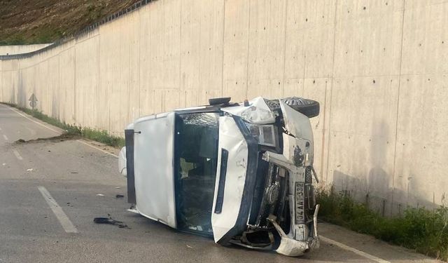 Minibüs Devrildi: 10 Yaralı