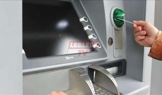 ATM'den Para Çekerken Dikkat! Kartınızı Sakın Böyle Takmayın: Saniyeler İçinde Paranızdan Olabilirsiniz