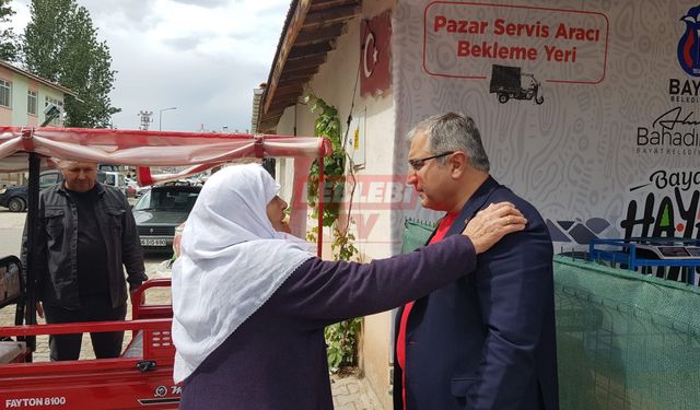 Başkan Ünlü Sebze Pazarında İncelemelerde Bulundu