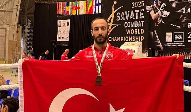 Çorumlu Boksör Bulgaristan’da Dünya Şampiyonu Oldu