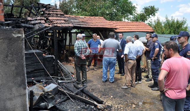 Kaymakamlıktan Evi Yanan Aileye Destek
