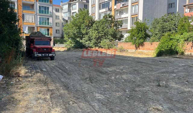 Osmancık Belediyesi Yangın Riskine Karşı Boş Arsaları Temizledi