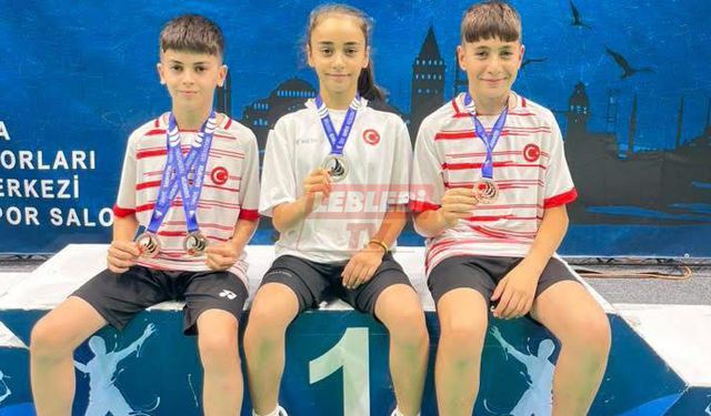 Badmintonda Üç Madalya Birden