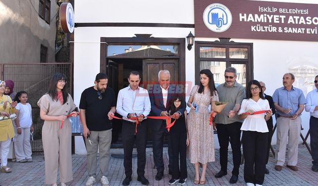 Hamiyet Atasoy Kültür Ve Sanat Evi’nde Ebru Ve Fotoğraf Sergisi Açıldı
