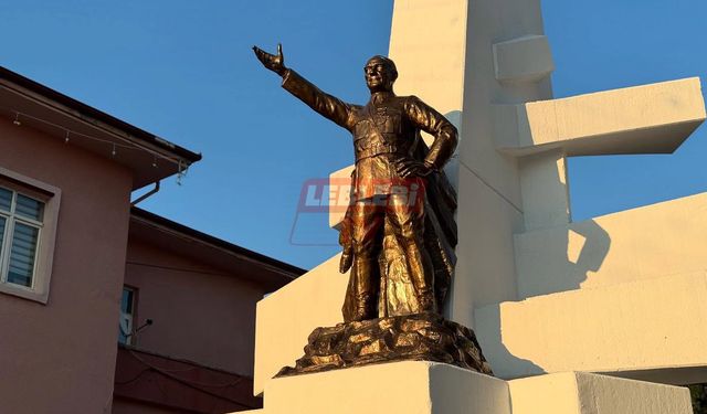 Sungurlu Belediyesi Atatürk Heykelini Onardı