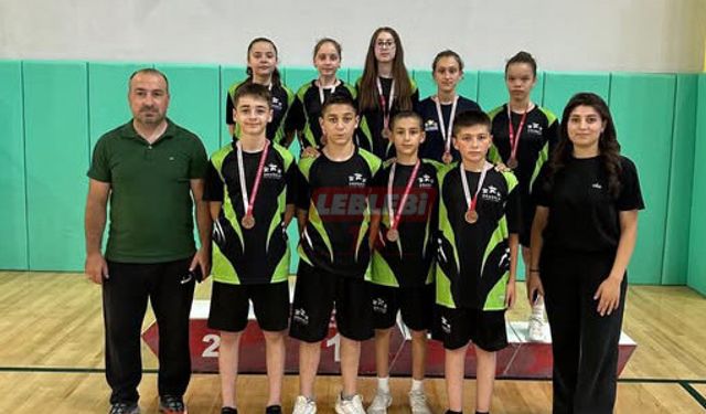 Badminton Kız ve Erkek Takımı Yarı Finalde