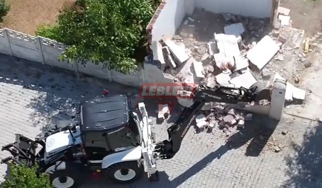 Alaca’da Metruk Evlerin Yıkımı Devam Ediyor