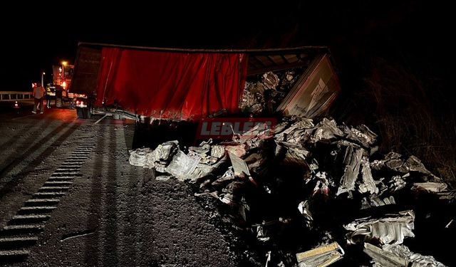 Şarampole Devrilen Tır Ulaşımı Aksattı