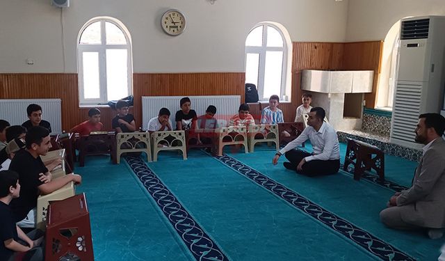 Kaymakam Yüce Kur’an Kursu Öğrencileri İle Bir Araya Geldi